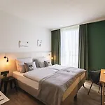 - The Niu Tab Main Station By Ihg Hotel Düsseldorf