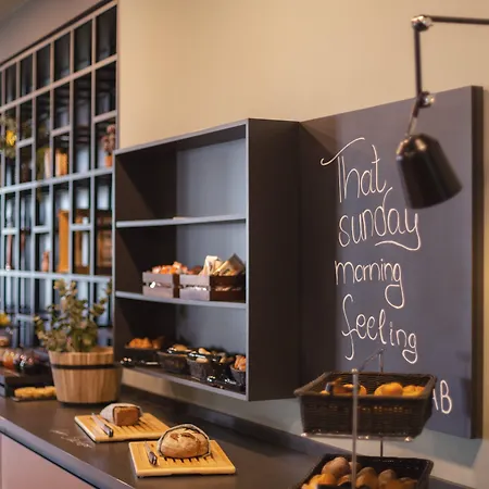 - The Niu Tab Main Station By Ihg ホテル 3*